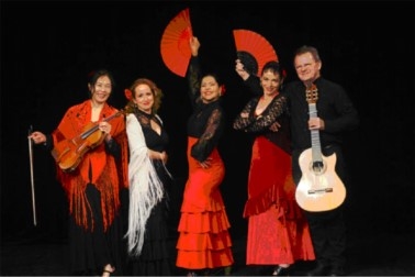 Musiker und Tänzerinnen der Musikgruppe Flamenco Vivo