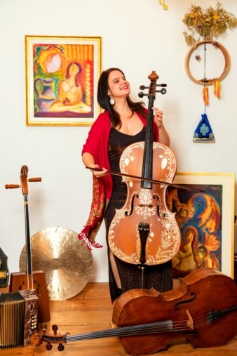 Veronika Otto mit ihrem Cello